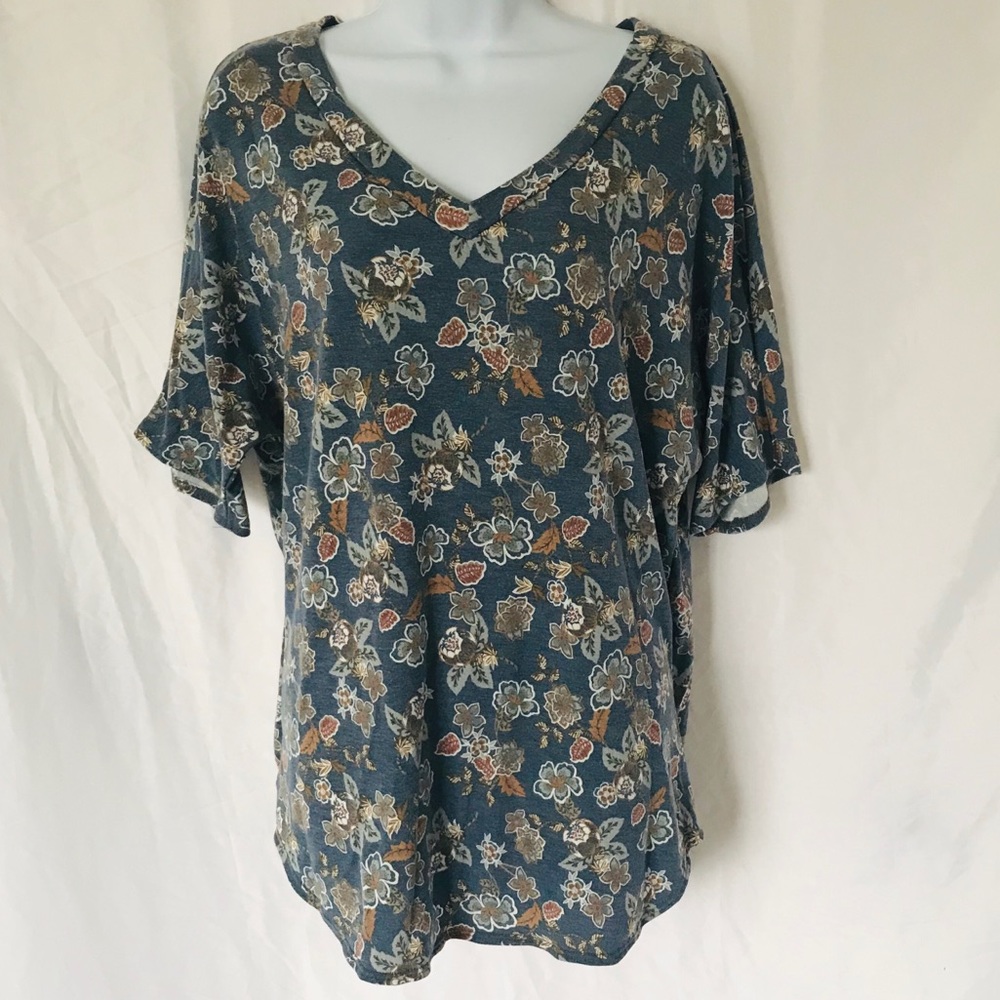🌸Cool Melon Floral Top Size L